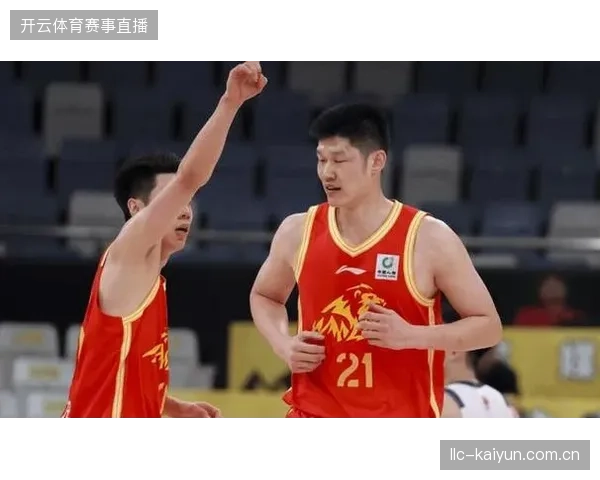 胡金秋以6.493的个人累计贡献值领衔，与贺希宁携手入选常规赛最佳阵容一阵